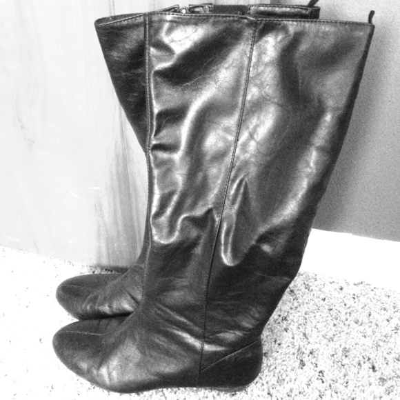 Like new black knee high wide calf riding boots