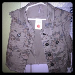 BRAND NEW floral vest