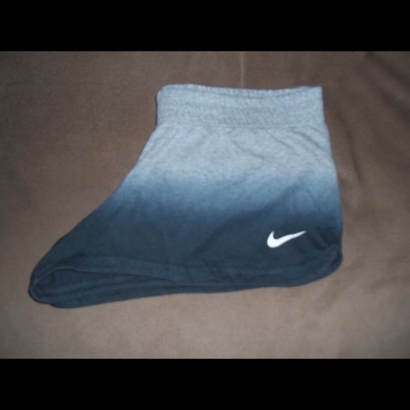 SOLD IN BUNDLE Nike shorts - Picture 2 of 3