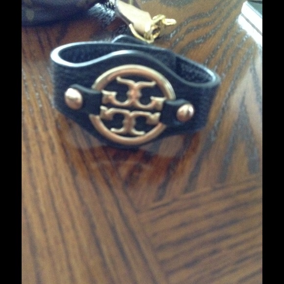 Tory burch thick leather bracelet NWOT