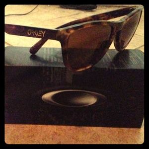 Authentic Oakley frogskins LX tortoise
