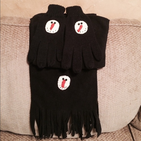 🍂❄️CUTE SNOWMAN SCARF AND GLOVES🍂❄️ - Picture 2 of 2