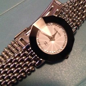 ❤💙️LOWERED💲💲❤️💙CHANEL watch. 💯 REALLLL✔️💯✔️