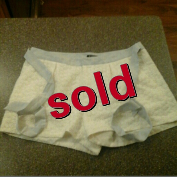 *SOLD* White floral shorts