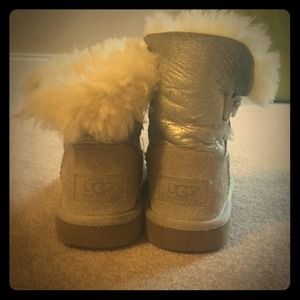 ❌SOLD❌ Bailey Button in Metallic Silver- 10 kids