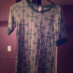 Sheer geometric 3/4 length top