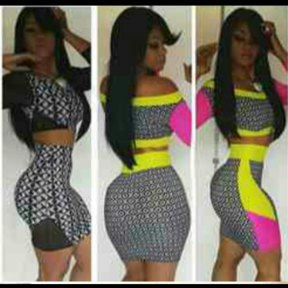 Awesome skirt and long sleeve crop top