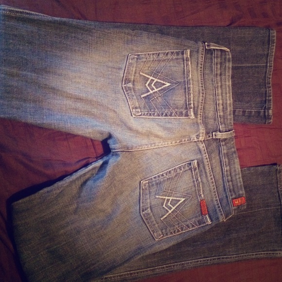 A pocket 7 jeans