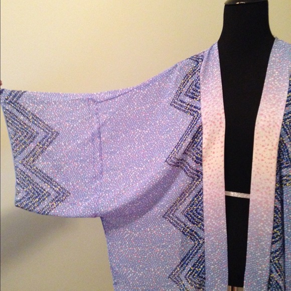 Renee C. Kimono cover - Picture 2 of 4