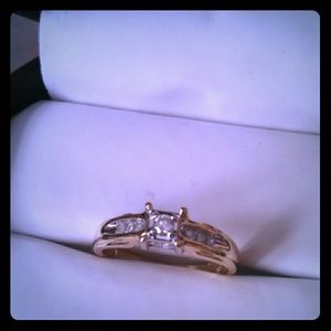 10k yellow gold ring, 1/4 tcw diamonds.