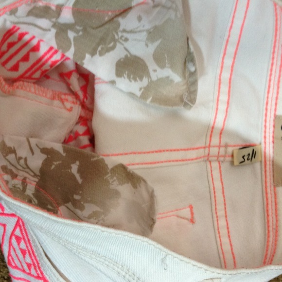 Aztec Roxy Shorts - Picture 2 of 4