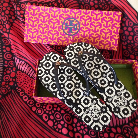 Tory burch flip flops