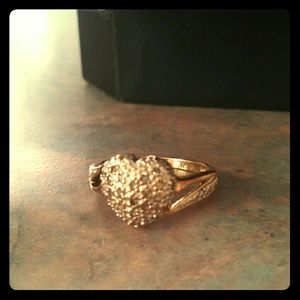 10k yellow gold heart shaped ring, 1/4 tcw diamond