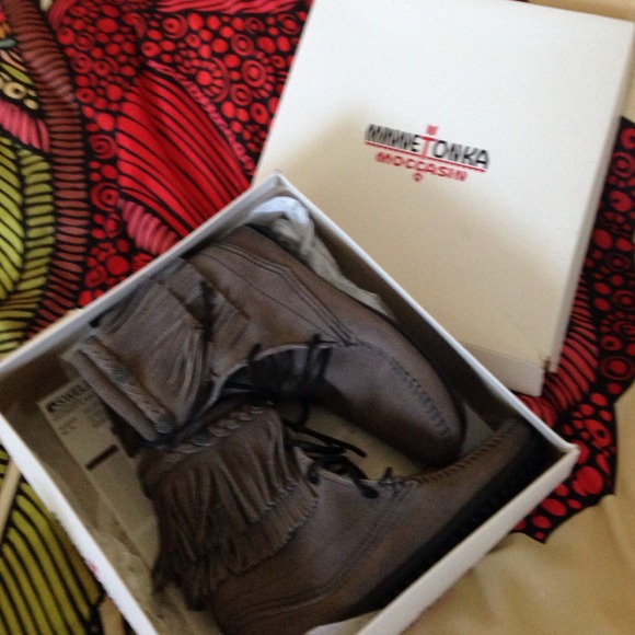 Minnetonka moccasin boot