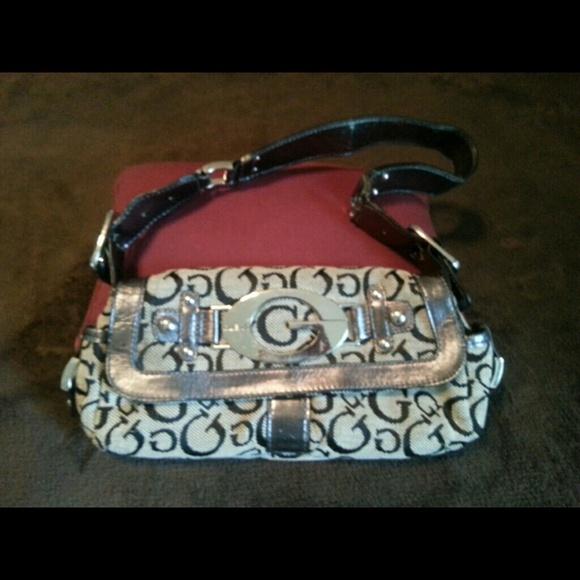 Guess Handbags - 🌲 Price Drop! 🌲 Handbag by Guess