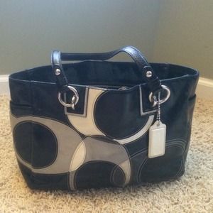 Authentic Coach shoulder tote