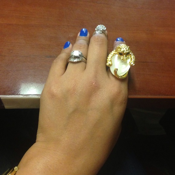 Ring - Picture 3 of 4