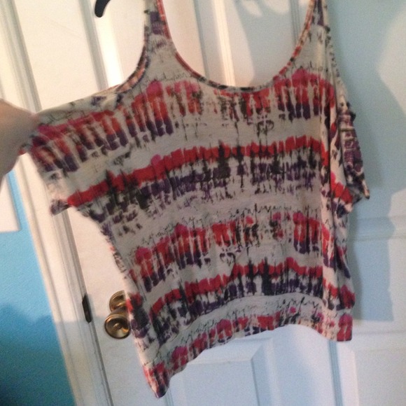 Cute boho shoulder cut out top!
