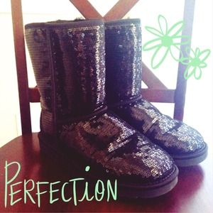❄️Reduced❗️Black Sequin Uggs❄️