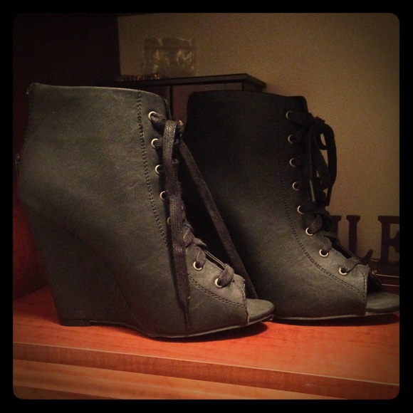 Practically New Black Strap Peep Toe Wedges!! 😍😍