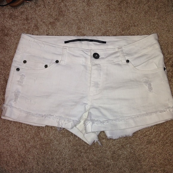 White distressed jean shorts