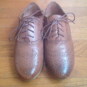 NWOT brown distressed oxford flats