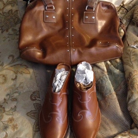 Pocketbook and shoes to match