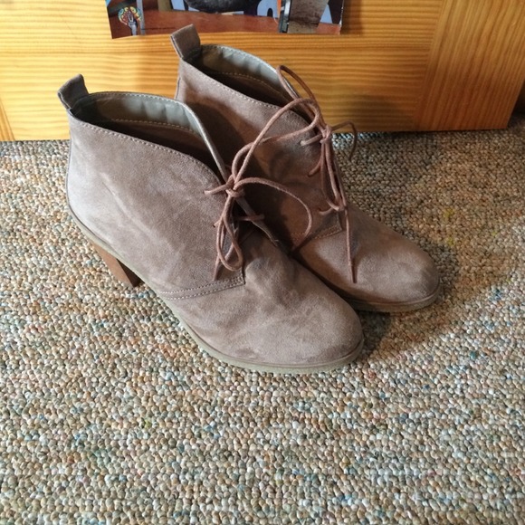 Light brown booties