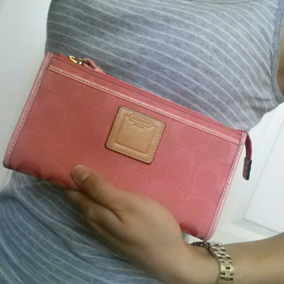 *REDUCED* Coach Resort Signature Zippy Wallet