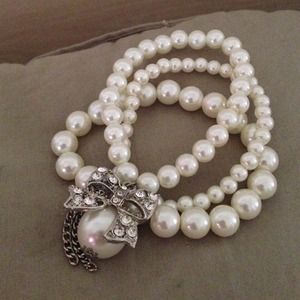 Pearl Bracelet With A Bow🎀