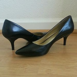 Nine West black pumps