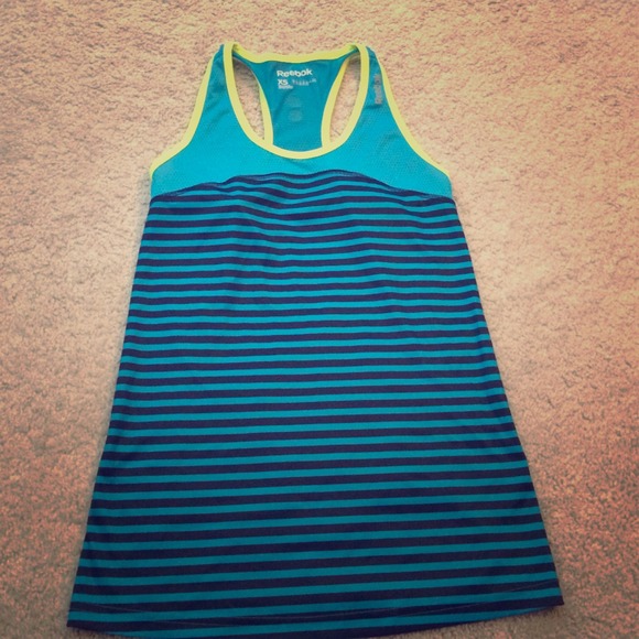 Reebok workout top xs