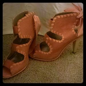 RACHEL ROY!**Adorable heels!