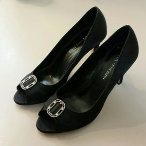 **REDUCED** Anne Klein peep toe pumps