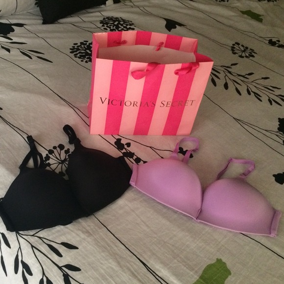 2 Victoria Secret's no wire bras