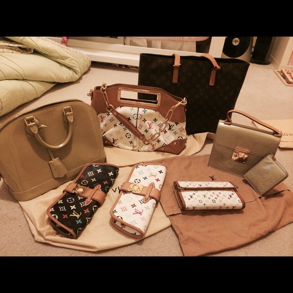 Authentic Louis Vuitton White Shirley ClutchPurse