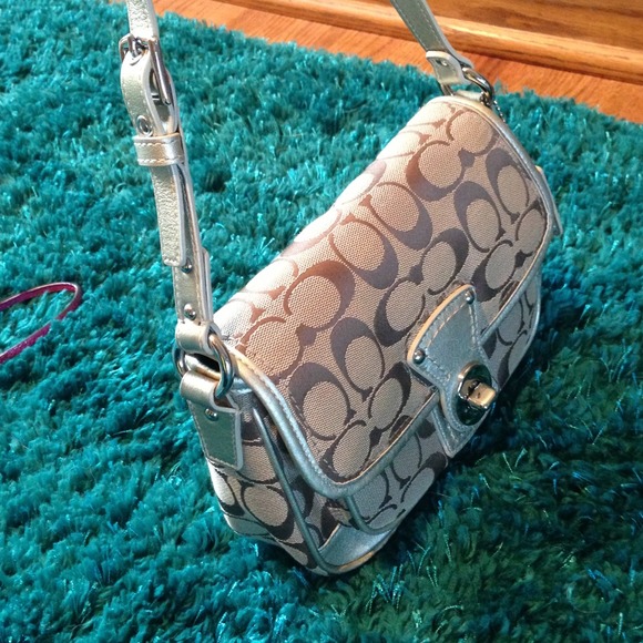 ❗SOLD❗Coach signature penny flap purse - Picture 2 of 4