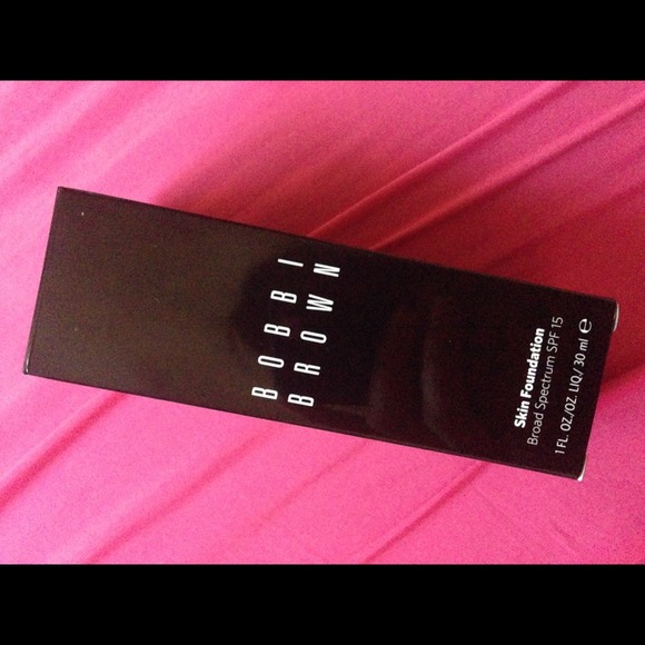 NEW BOBBI BROWN skin foundation