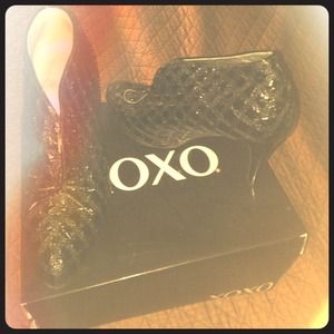 Pure Black 10m heels by XOXO