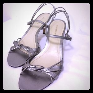 💢SOLD 💢Ann Taylor GORGEOUS Silver strappy sandal