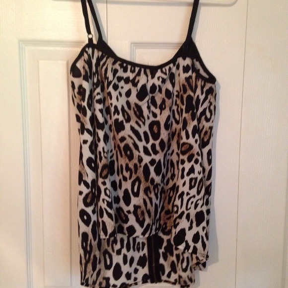 🚫HOLD🚫 Leopard Print Top - Picture 3 of 4