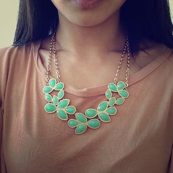 Forever 21 teal statement necklace