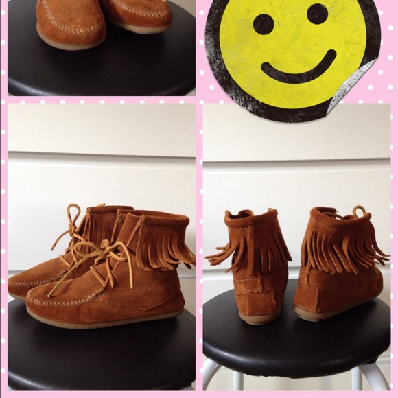 Kids Minnetonka boots