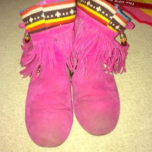 pink fringe moccasins