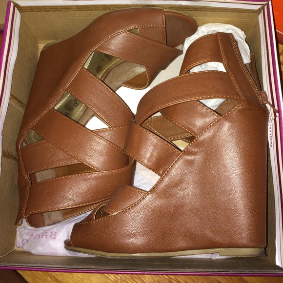 Strap wedges