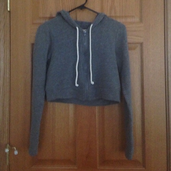 Grey cropped hoodie & blue sweater bundle