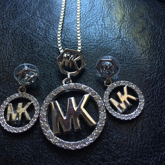 Necklace and earring set