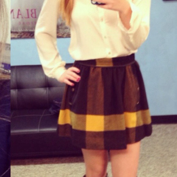 Adorable plaid free people skirt with pockets!