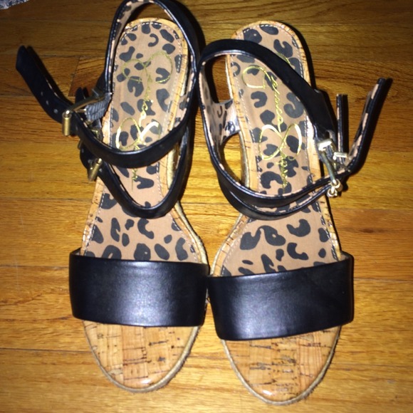 Black wedges