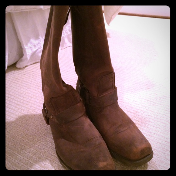 Brown target boots